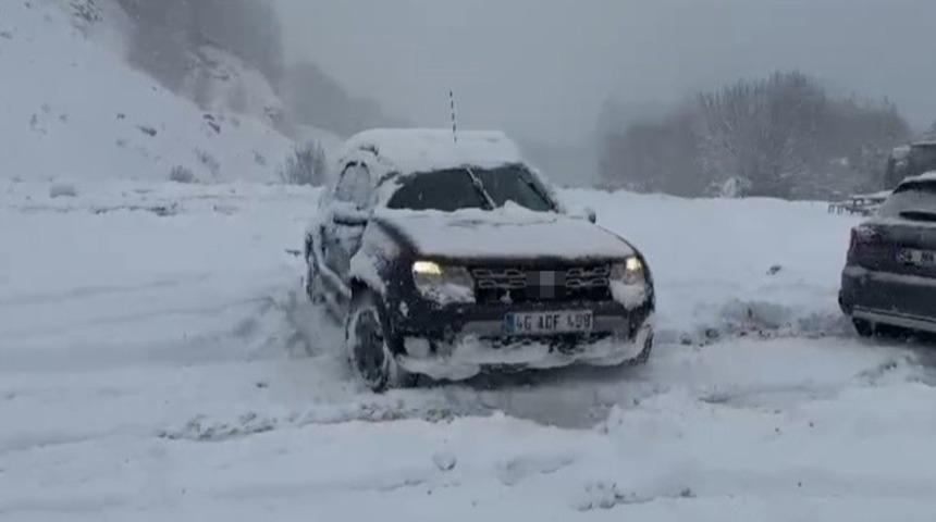 Sakarya&rsquo;da kar mesaisi: Kimi yolda kaldı, kimi keyfini &ccedil;ıkardı