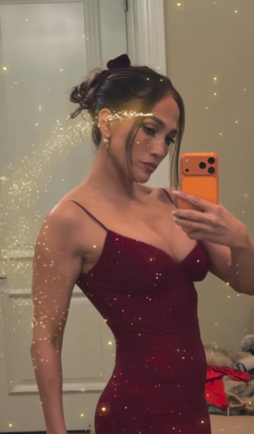 Jennifer Lopez&rsquo;in iddialı pozu dalga konusu aldı! O detay dikkat &ccedil;ekti 1