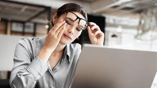 Uzun süre ekrana bakınca gözlerimiz neden yanar ve odaklanmak zorlaşır?