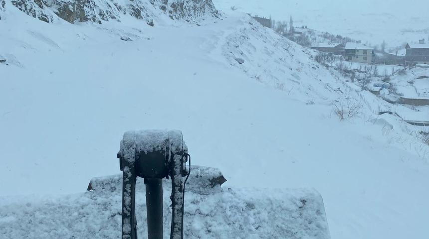 Hakkari&rsquo;de 96 k&ouml;y ve 205 mezra yolu ulaşıma kapandı
