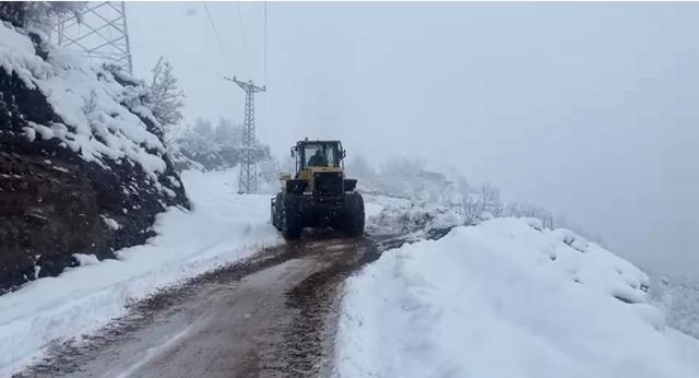 Şırnak&rsquo;ta yoğun kar nedeni ile bazı yollar ulaşıma kapandı 2