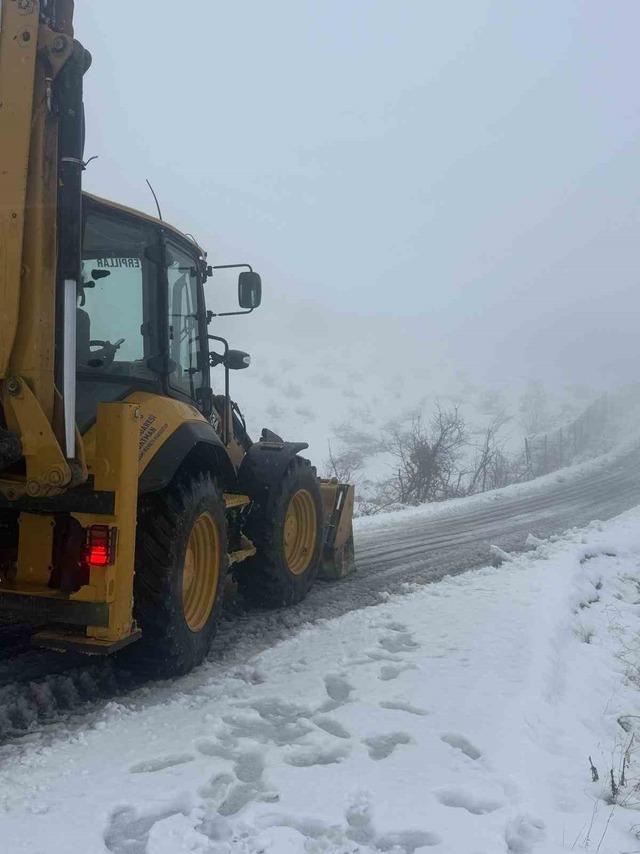 Gerc&uuml;ş&rsquo;te kar nedeniyle 5 k&ouml;y yolu ulaşıma kapandı 1
