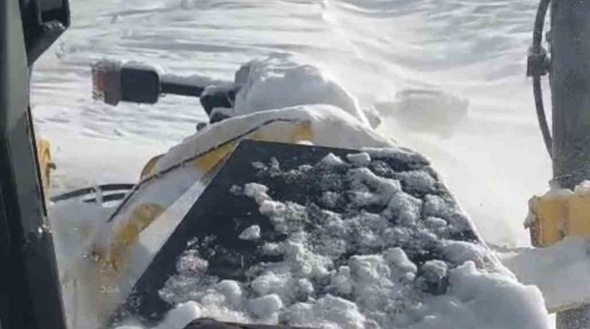 Muş&rsquo;ta kar yağışı: 333 k&ouml;y yolu kapandı