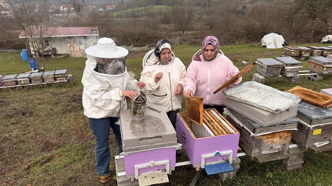 Anne, iki kızına da mesleği &ouml;ğretti  Birlikte &ccedil;alışıyoruz  9