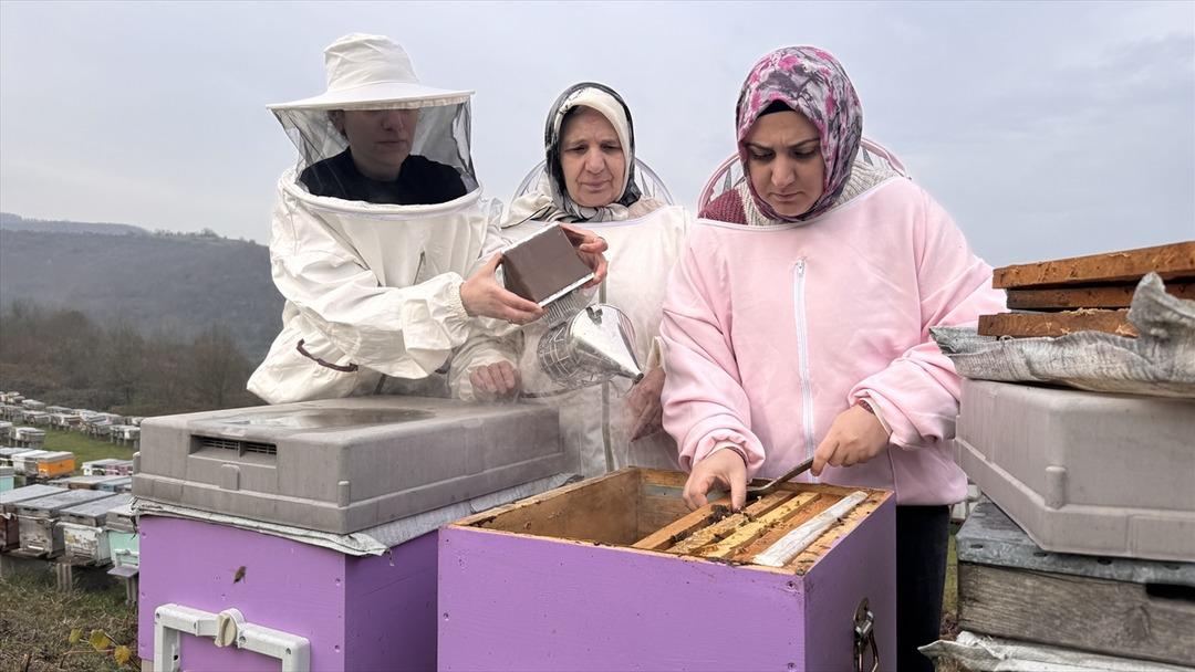 Anne, iki kızına da mesleği &ouml;ğretti  Birlikte &ccedil;alışıyoruz  10