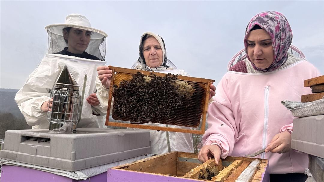 Anne, iki kızına da mesleği &ouml;ğretti  Birlikte &ccedil;alışıyoruz  6