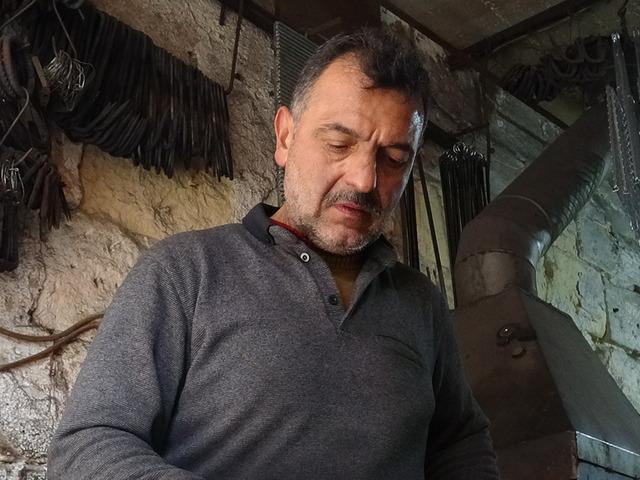 'İş&ccedil;ilik yapıyordum, şu anda bu d&uuml;kkanı &ccedil;alıştırıyorum'