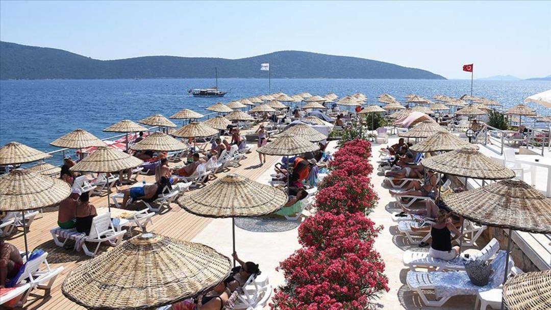 Halk Plajları na rekor ilgi! Bakan Ersoy duyurdu: 3 milyon 252 bin 769 kişi denize &uuml;cretsiz ulaştı 3