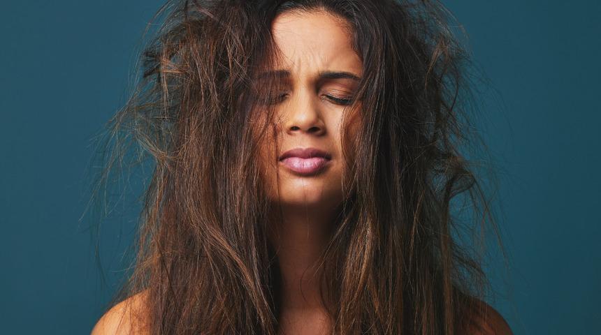 Nemli havalarda sa&ccedil;ların kabarmasının sebebi nedir?