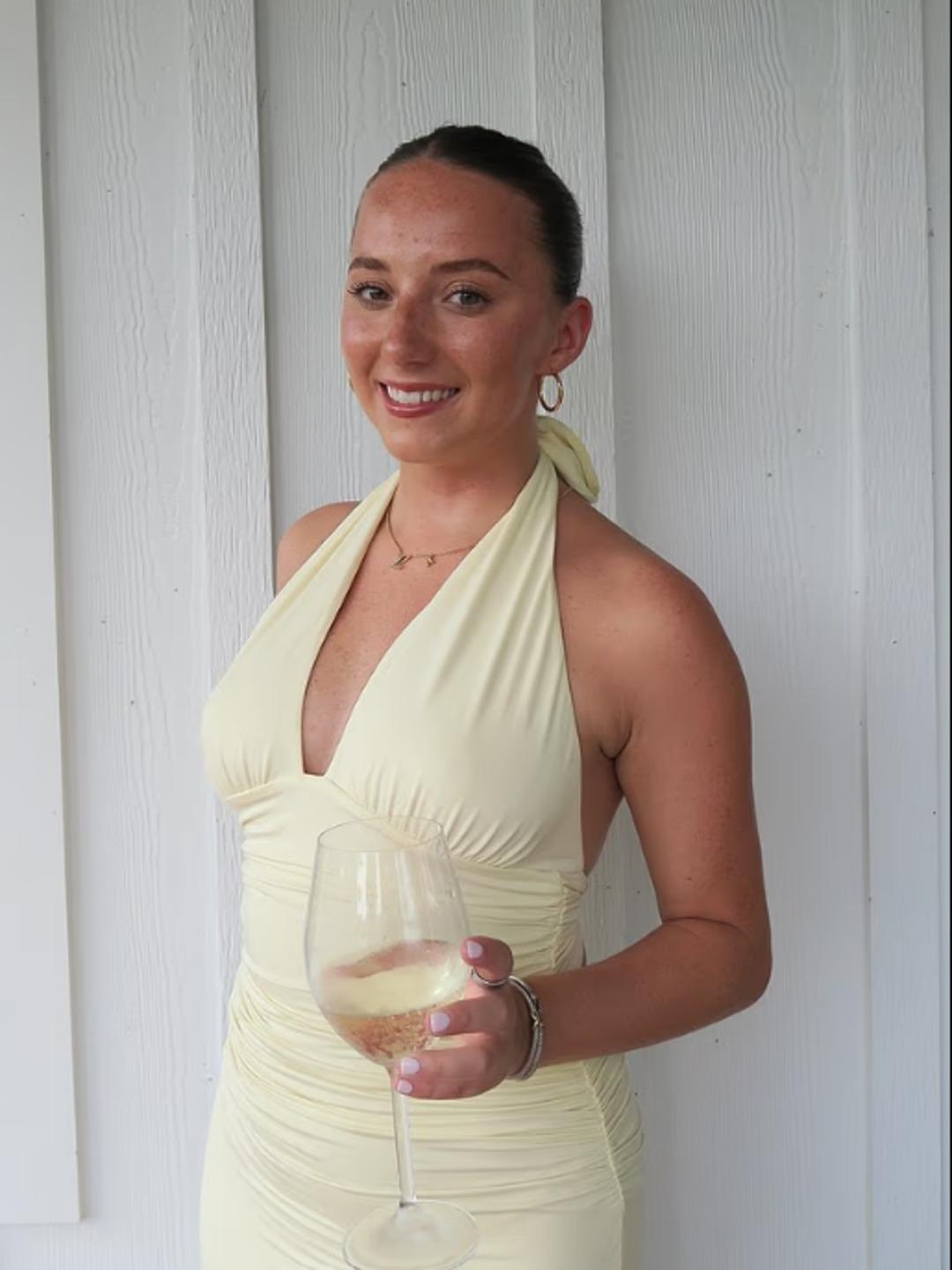 Yorgunluk ve halsizliği yoğun iş temposu sandı: Ger&ccedil;ek bambaşka &ccedil;ıktı! Boynu şişmeye başlayınca... 2