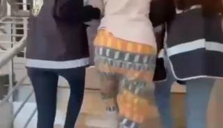 İzmir&rsquo;de 61 yıl hapis cezası bulunan &rsquo;su&ccedil; makinesi&rsquo; yakalandı