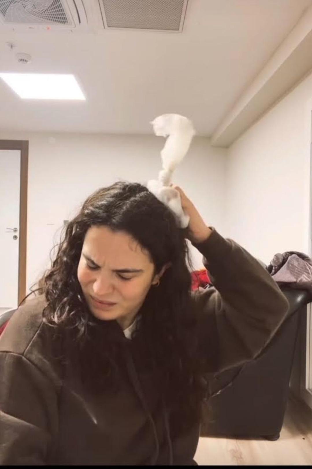 Korkutan anlar: Aslı Bekiroğlu nun kafasına kapı d&uuml;şt&uuml; 1