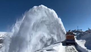 Elazığ&rsquo;da kapalı k&ouml;y yollarında &ccedil;alışmalar s&uuml;r&uuml;yor
