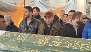 Babasını da kaybetti! &Uuml;nl&uuml; isimler yalnız bırakmadı