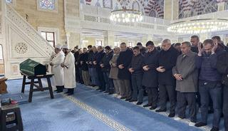 Esenyurt'taki kazada hayatını kaybeden servis s&uuml;r&uuml;c&uuml;s&uuml; toprağa verildi