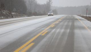 Kırklareli'nin y&uuml;ksek kesimlerinde kar yağışı
