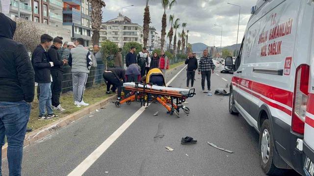 Gazipaşa&rsquo;da ak&uuml;l&uuml; motosiklete otomobil &ccedil;arptı: 1 &ouml;l&uuml; 6