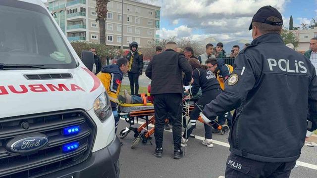 Gazipaşa&rsquo;da ak&uuml;l&uuml; motosiklete otomobil &ccedil;arptı: 1 &ouml;l&uuml; 5