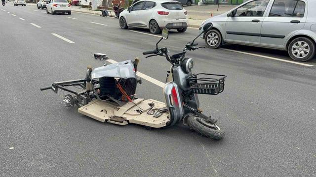 Gazipaşa&rsquo;da ak&uuml;l&uuml; motosiklete otomobil &ccedil;arptı: 1 &ouml;l&uuml; 3