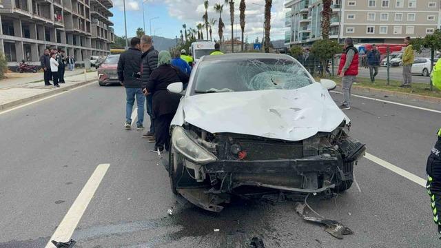 Gazipaşa&rsquo;da ak&uuml;l&uuml; motosiklete otomobil &ccedil;arptı: 1 &ouml;l&uuml; 2