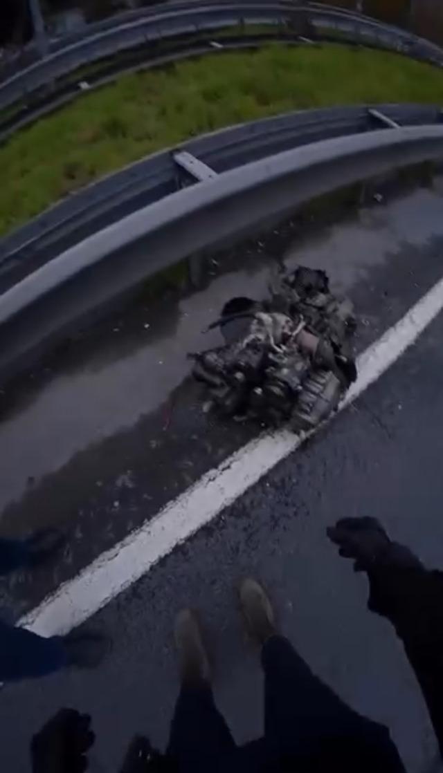 İstanbul trafiğinde  makas  faciası: Alev topuna d&ouml;nen ara&ccedil; bomba gibi patladı 9