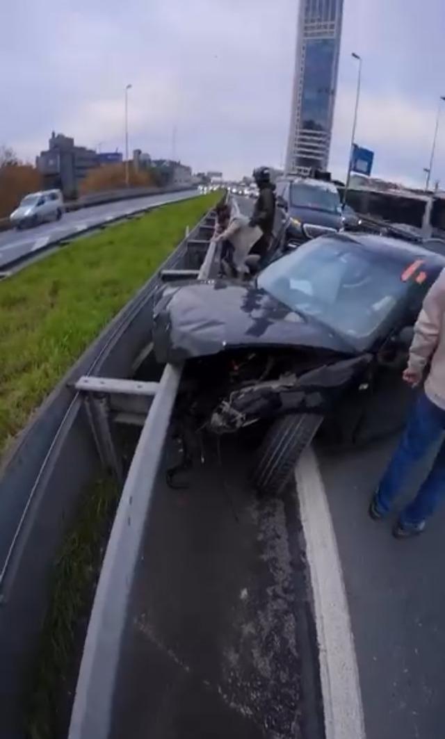 İstanbul trafiğinde  makas  faciası: Alev topuna d&ouml;nen ara&ccedil; bomba gibi patladı 6