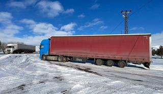 Ardahan'da ağır tonajlı ara&ccedil;lara kapatılan kara yollarında ulaşım normale d&ouml;nd&uuml;