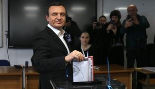 Kosova'da se&ccedil;menler, erken genel se&ccedil;im i&ccedil;in sandık başında