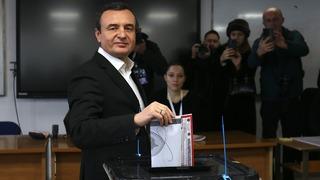 Kosova'da seçmenler, erken genel seçim için sandık başında