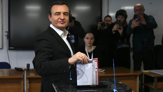 Kosova'da seçmenler, erken genel seçim için sandık başında