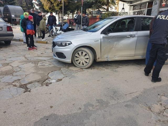 Isparta&rsquo;da otomobil ile motosiklet &ccedil;arpıştı: 1 yaralı 1