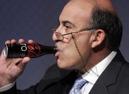 Coca Cola Muhtar Kent'in maaşını kesti