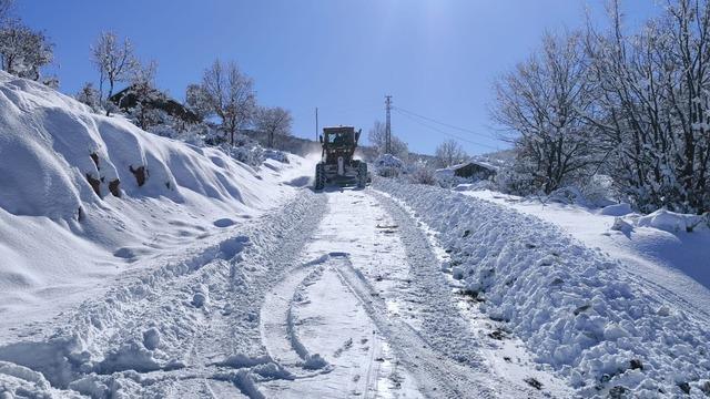 Bingöl’de kapanan köy yollarında çalışmalar aralıksız sürüyor 2