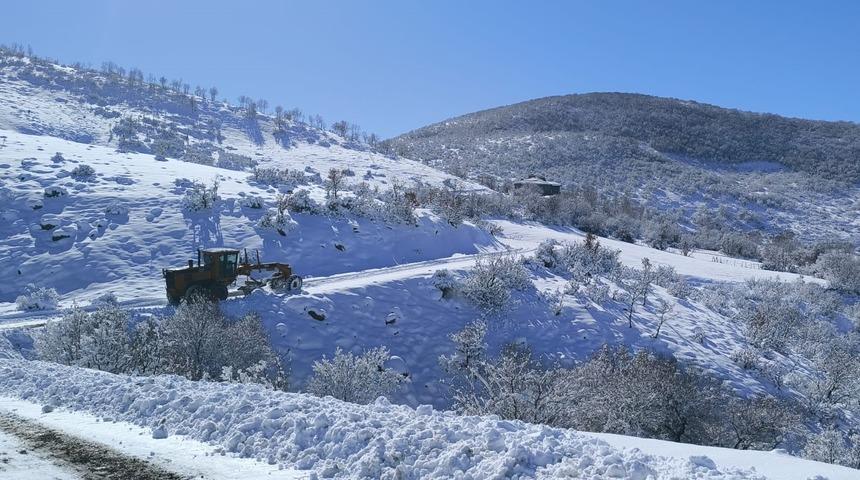 Bing&ouml;l&rsquo;de kapanan k&ouml;y yollarında &ccedil;alışmalar aralıksız s&uuml;r&uuml;yor