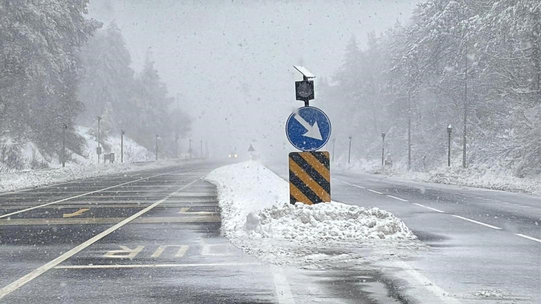 Peş peşe kar tatili haberleri:  Zonguldak, Kastamonu, Bolu, D&uuml;zce ve Karab&uuml;k... T&uuml;rkiye kar yağışının etkisi altına girdi 1