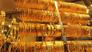 Vatandaşlar kuyumculara hücum etti