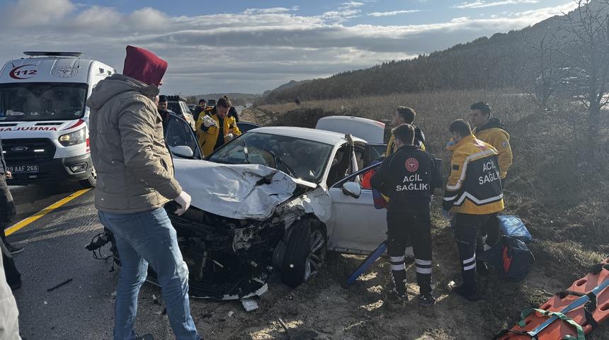Kırklareli'nde iki otomobil &ccedil;arpıştı: 7 yaralı