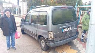 Bursa’da otomobil hafif ticari araca çarptı: 2 yaralı