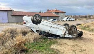 Şarampole devrilen otomobil s&uuml;r&uuml;c&uuml;s&uuml; yaralandı