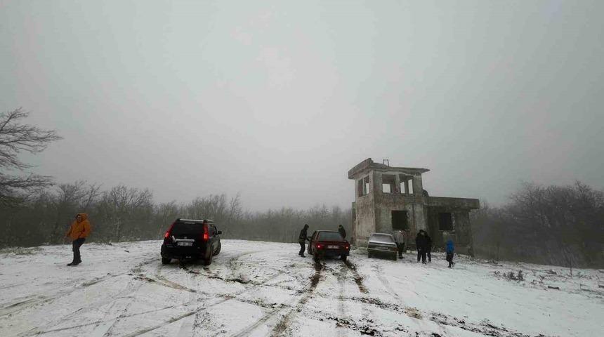 &Ccedil;anakkale&rsquo;de mevsimin ilk karı yağdı
