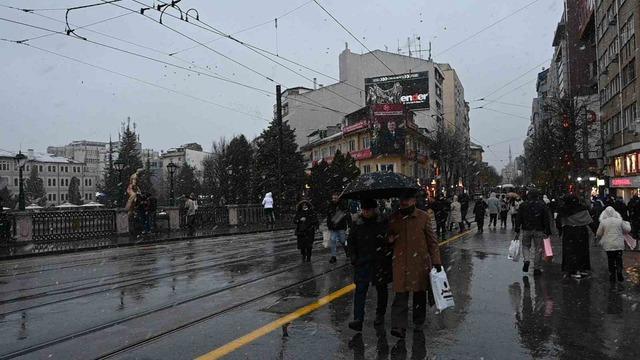 Eskişehir&rsquo;de lapa lapa yağan kar g&ouml;rsel ş&ouml;len oluşturdu 3