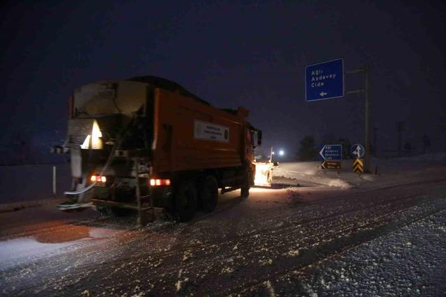 Kastamonu&rsquo;da yoğun kar yağışı: Ağır tonajlı ara&ccedil;ların ge&ccedil;işine izin verilmiyor 3