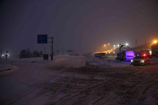 Kastamonu&rsquo;da yoğun kar yağışı: Ağır tonajlı ara&ccedil;ların ge&ccedil;işine izin verilmiyor 1