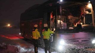 Kastamonu’da yoğun kar yağışı: Ağır tonajlı araçların geçişine izin verilmiyor