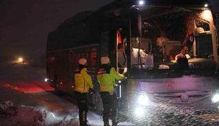 Kastamonu&rsquo;da yoğun kar yağışı: Ağır tonajlı ara&ccedil;ların ge&ccedil;işine izin verilmiyor