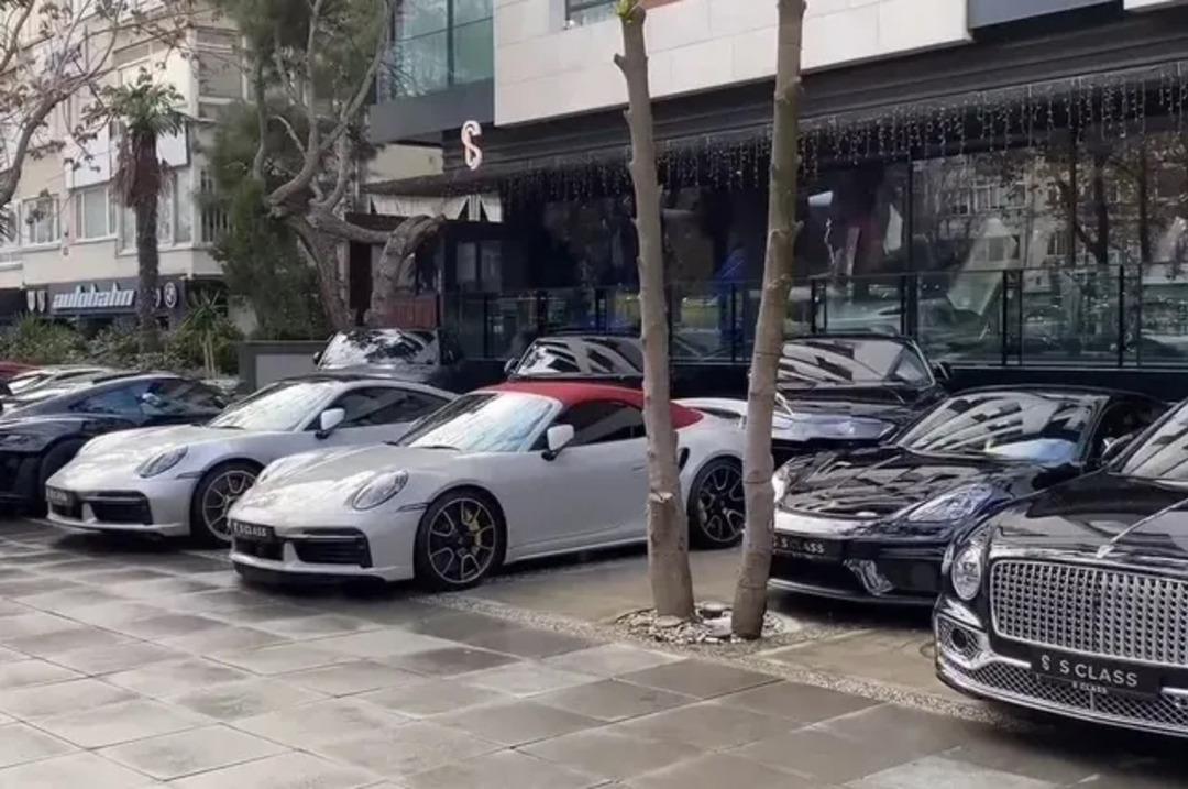 Bağdat Caddesi ndeki l&uuml;ks oto galeriye ne oldu? Bir gecede kepenk kapadı 2