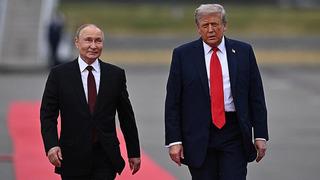 Son dakika: Trump, Putin ile g&ouml;r&uuml;şt&uuml;! "Son derece..."