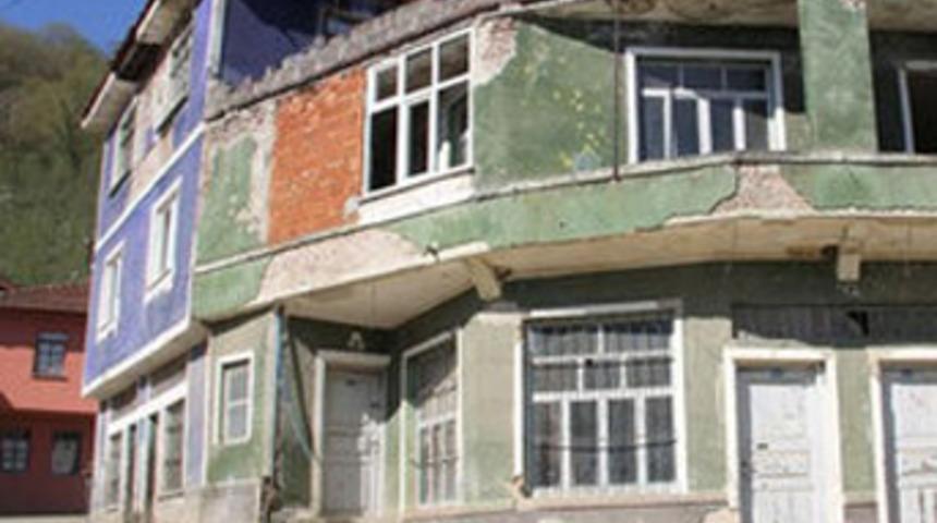 Binlerce kişi evlerini boşaltıyor!