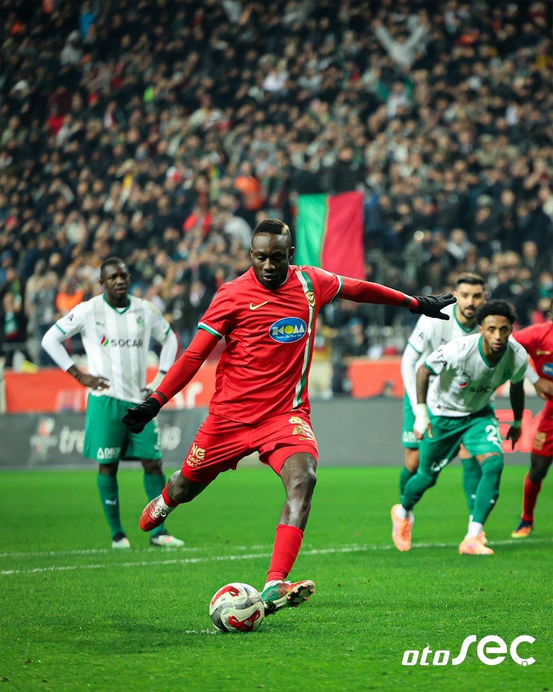 Amedspor da Moreno attı! Kolombiya efsanesi kayınpederi Carlos Valderrama tribünde coştu 6