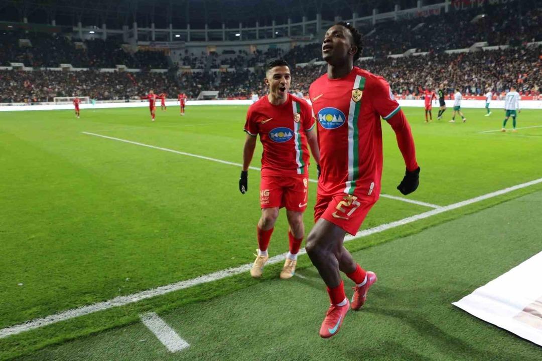 Amedspor da Moreno attı! Kolombiya efsanesi kayınpederi Carlos Valderrama tribünde coştu 1